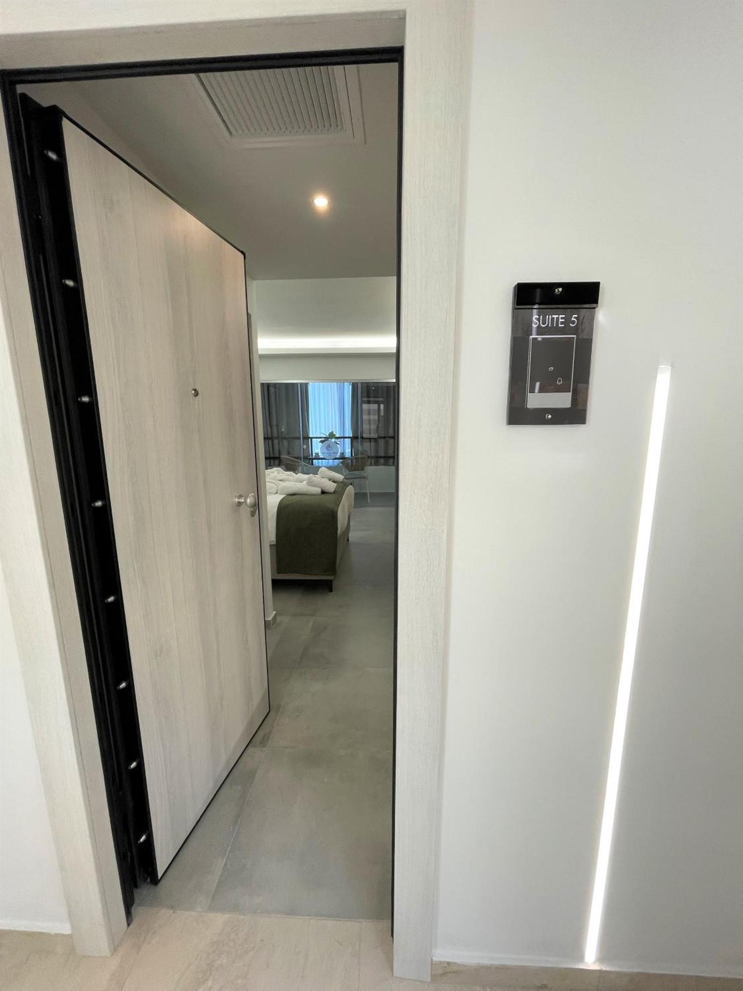 Chic Centre Suites Атина Екстериор снимка