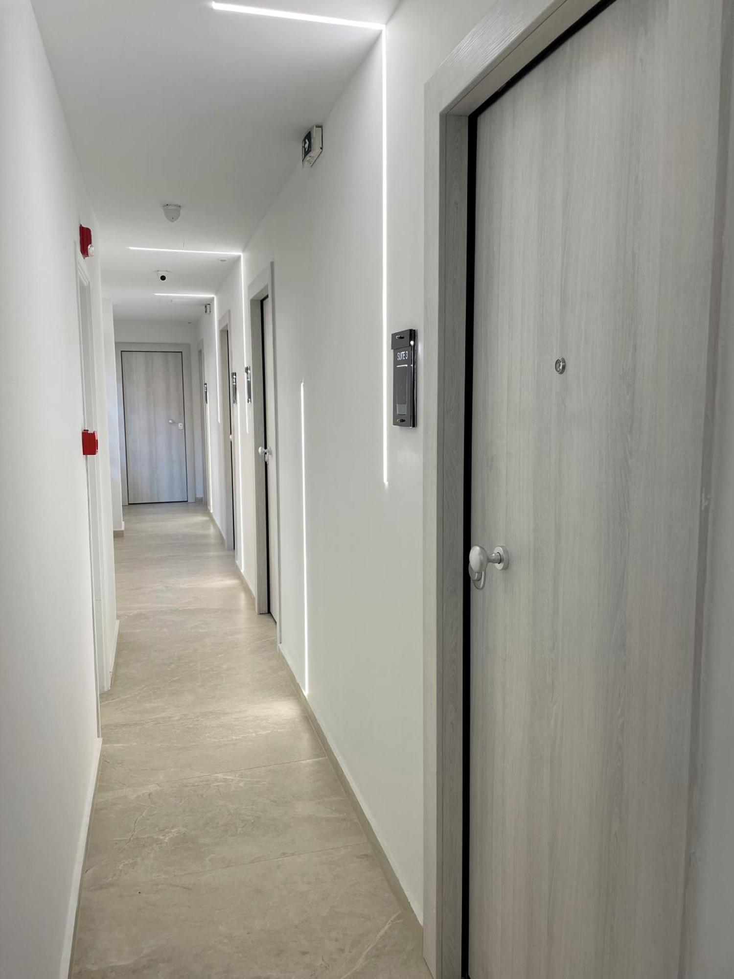 Chic Centre Suites Атина Екстериор снимка