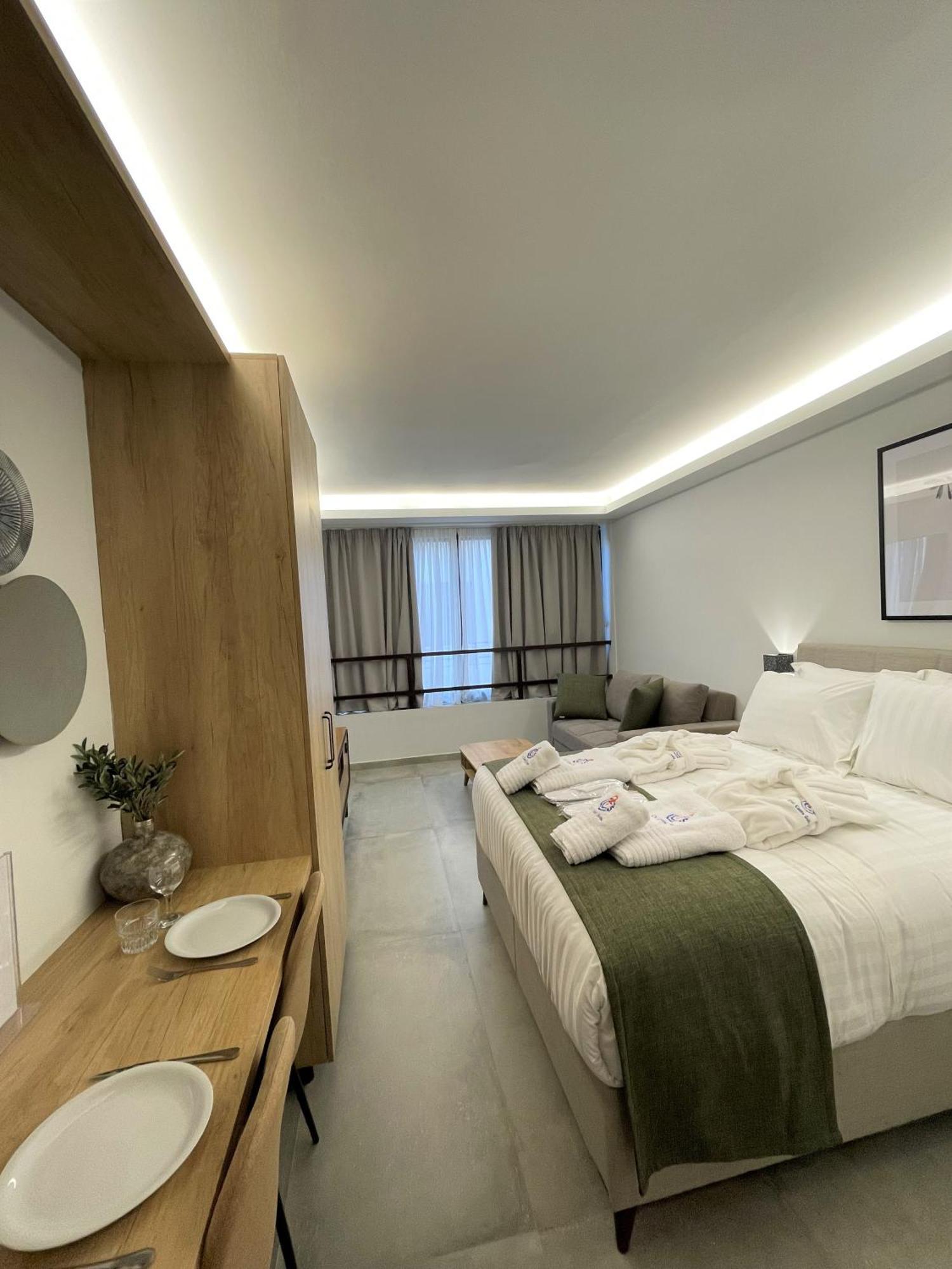 Chic Centre Suites Атина Екстериор снимка