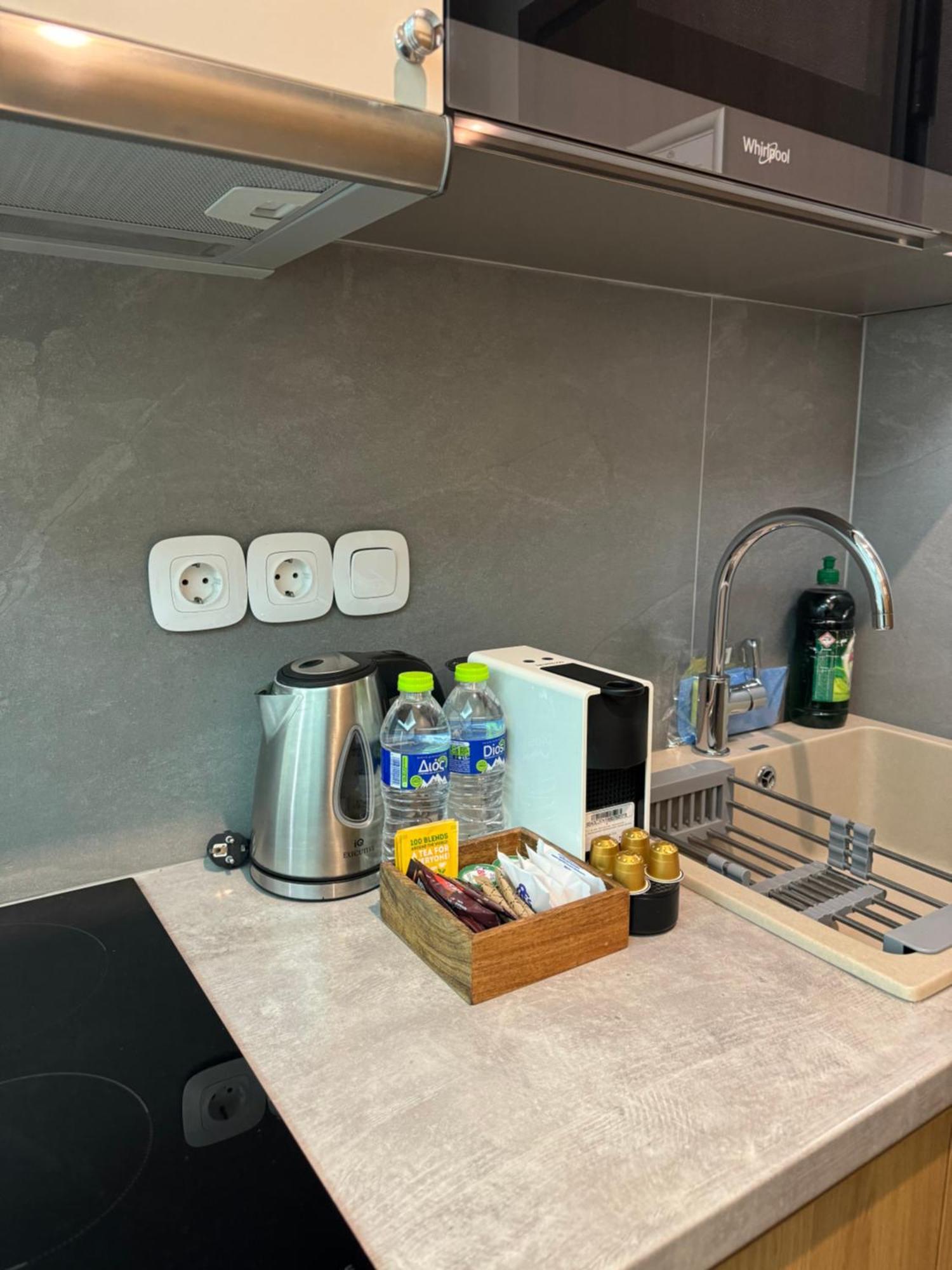 Chic Centre Suites Атина Екстериор снимка